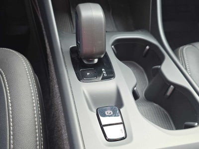 2024 Volvo XC40 Core Dark Theme