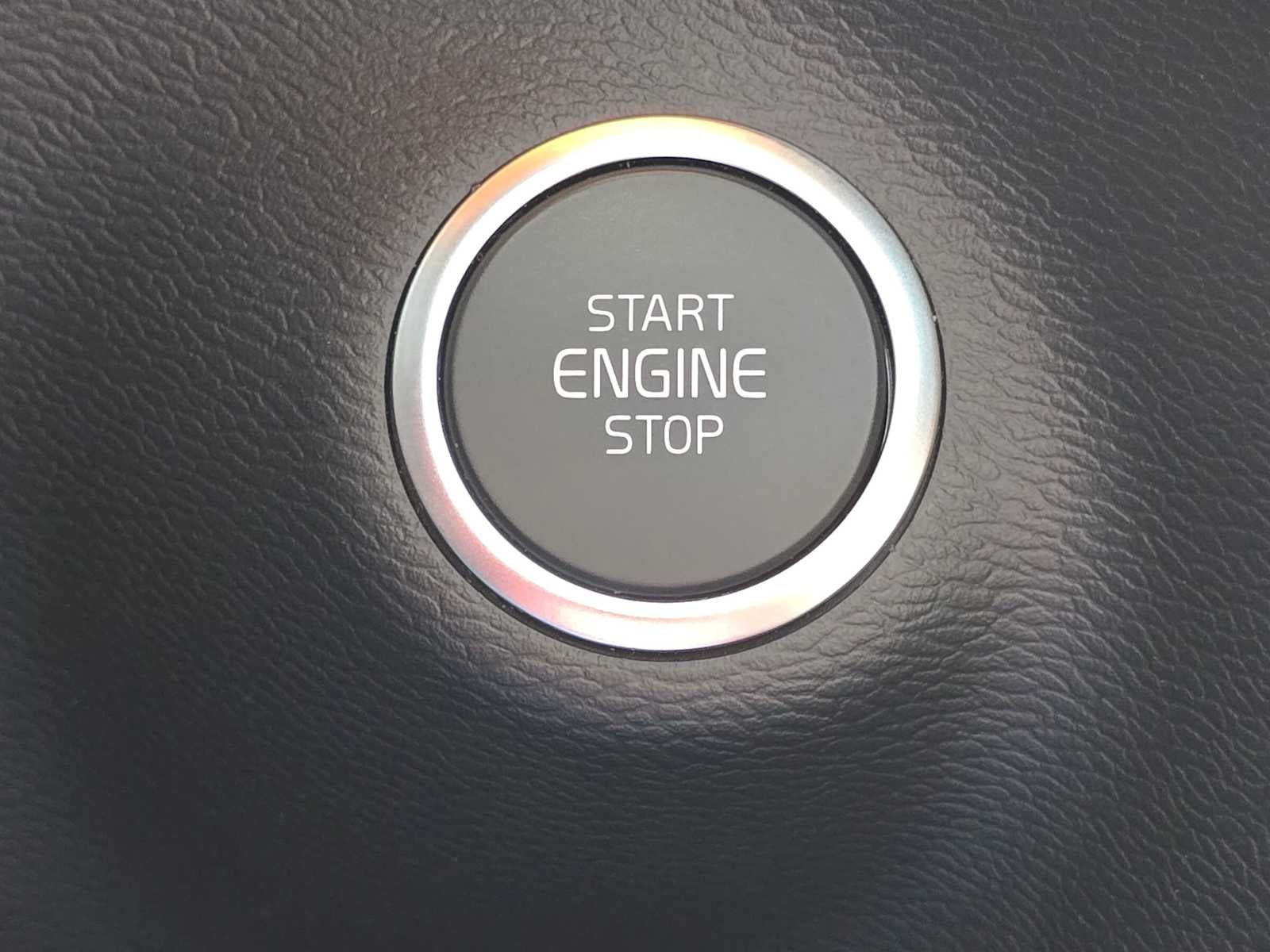 2024 Volvo XC40 Core Dark Theme