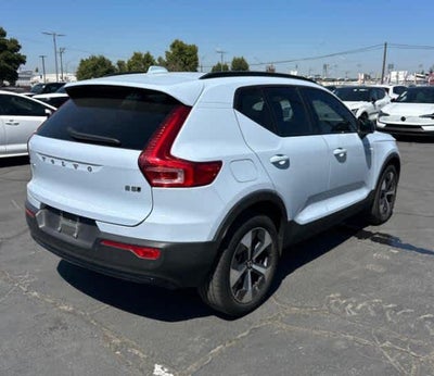 2024 Volvo XC40 Core Dark Theme