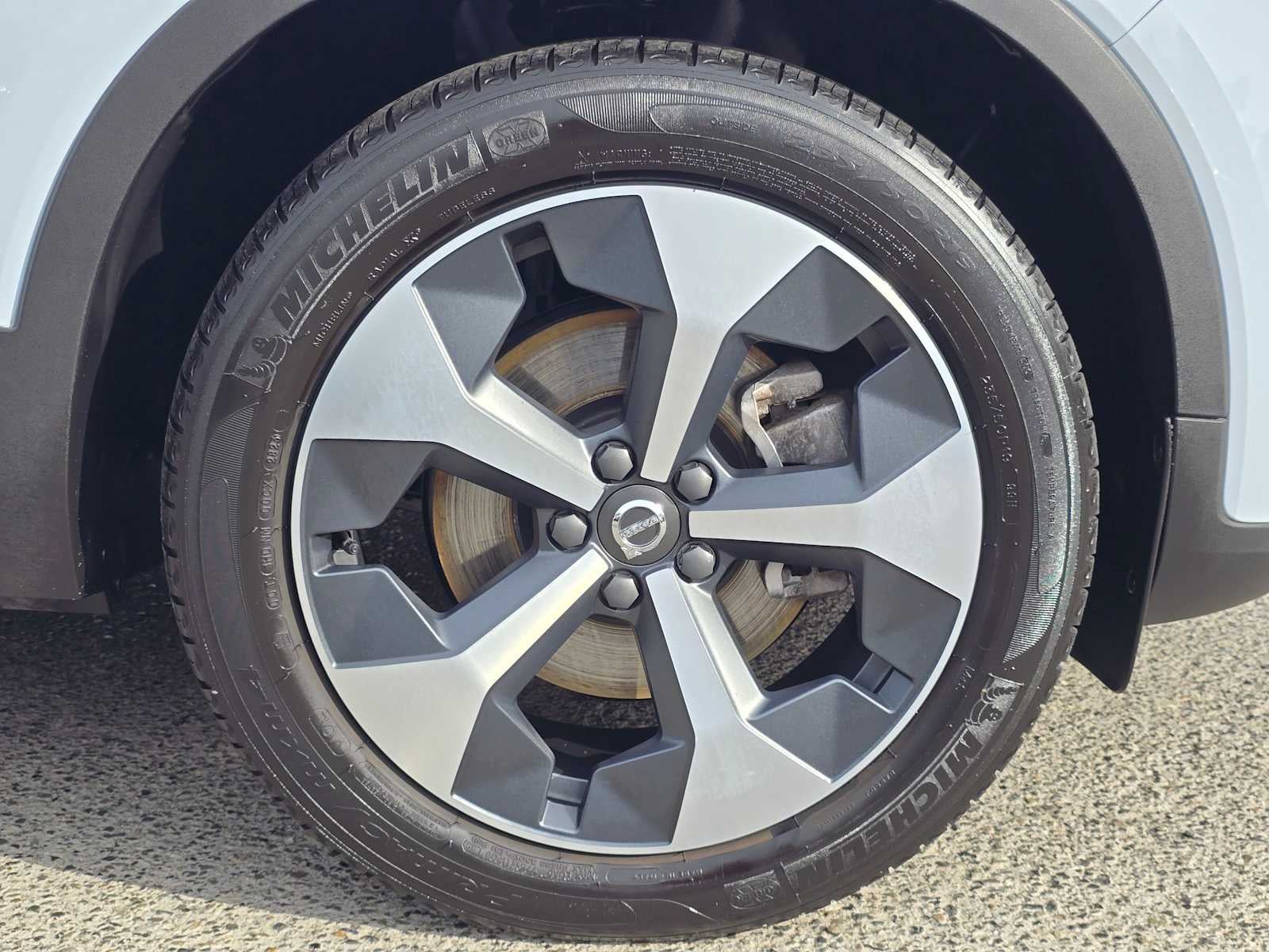 2024 Volvo XC40 Core Dark Theme
