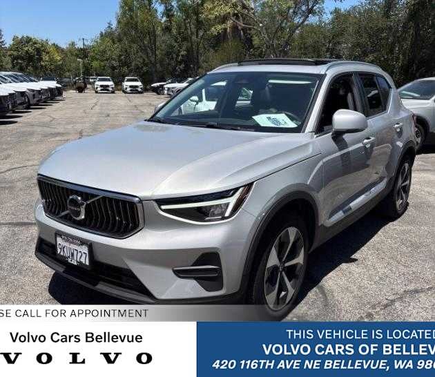 2024 Volvo XC40 Core Bright Theme