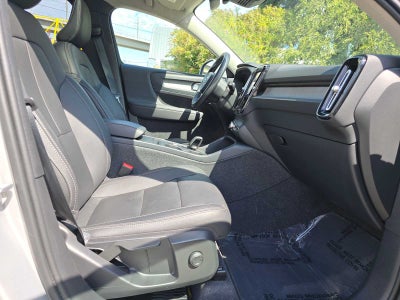 2024 Volvo XC40 Core Bright Theme