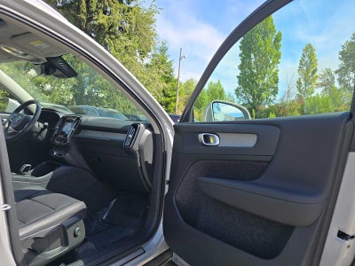 2024 Volvo XC40 Core Bright Theme