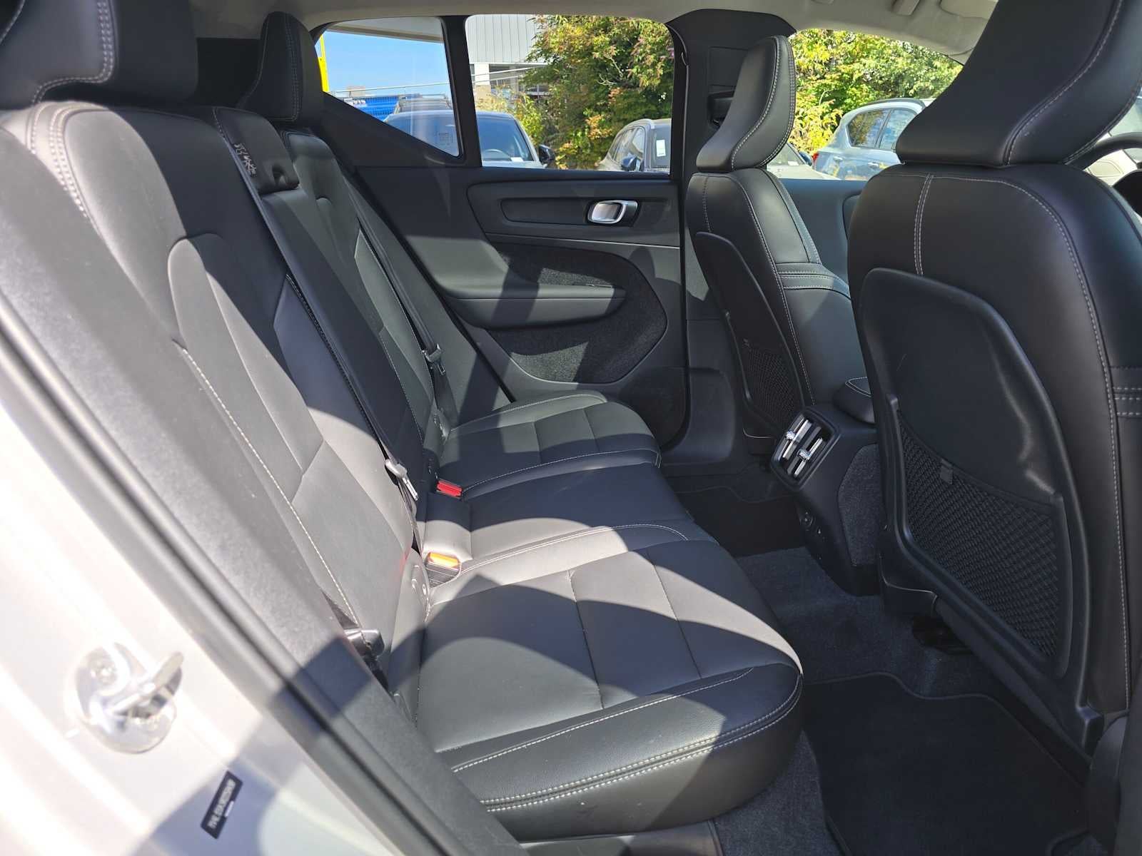 2024 Volvo XC40 Core Bright Theme
