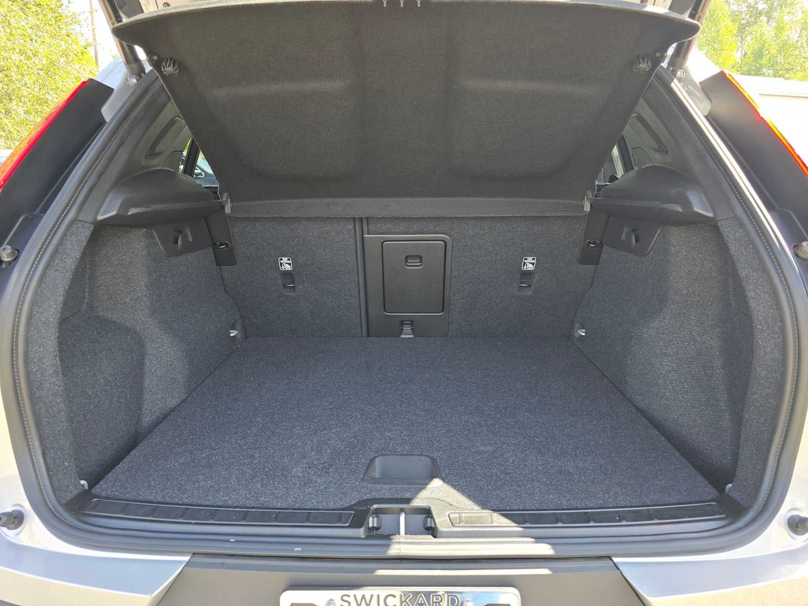2024 Volvo XC40 Core Bright Theme