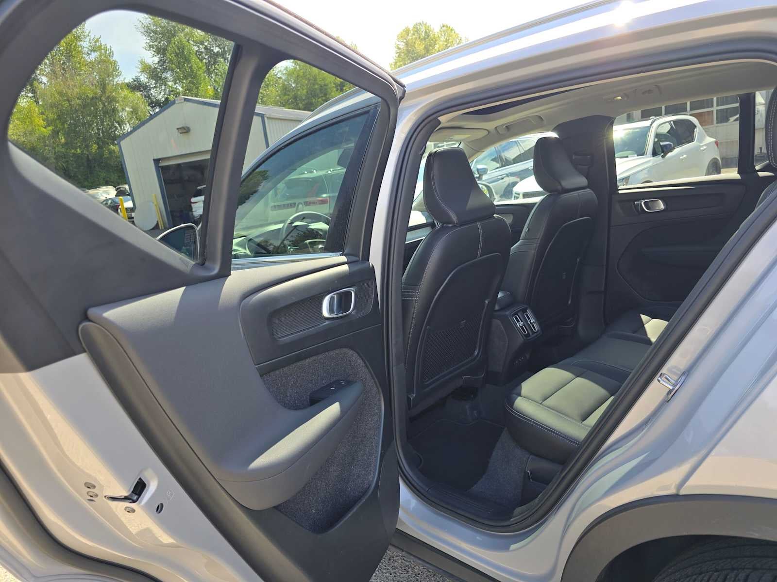 2024 Volvo XC40 Core Bright Theme