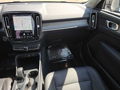 2024 Volvo XC40 Core Bright Theme