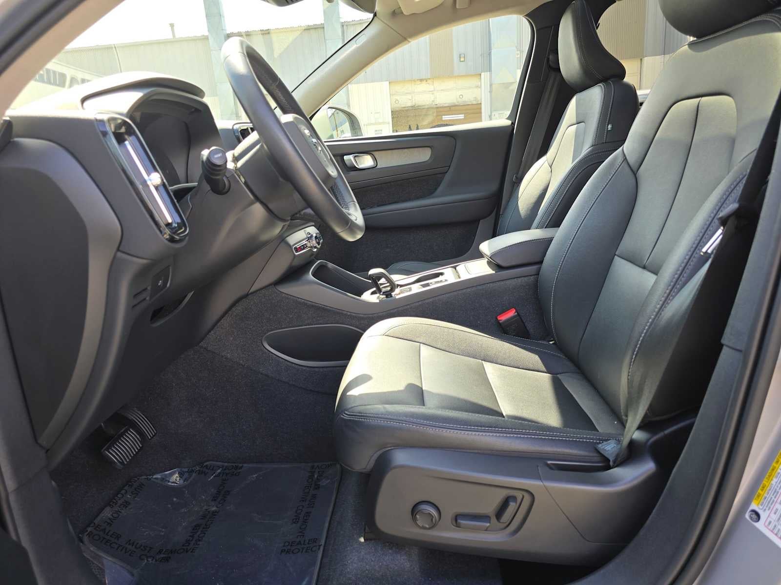 2024 Volvo XC40 Core Bright Theme