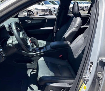 2024 Volvo XC40 Core Bright Theme