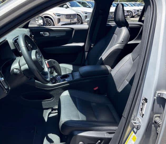 2024 Volvo XC40 Core Bright Theme