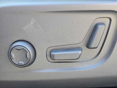 2024 Volvo XC40 Core Bright Theme