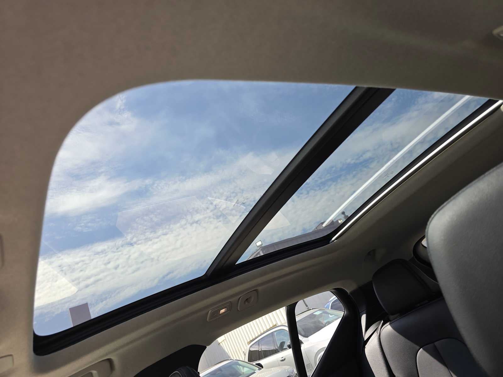 2024 Volvo XC40 Core Bright Theme