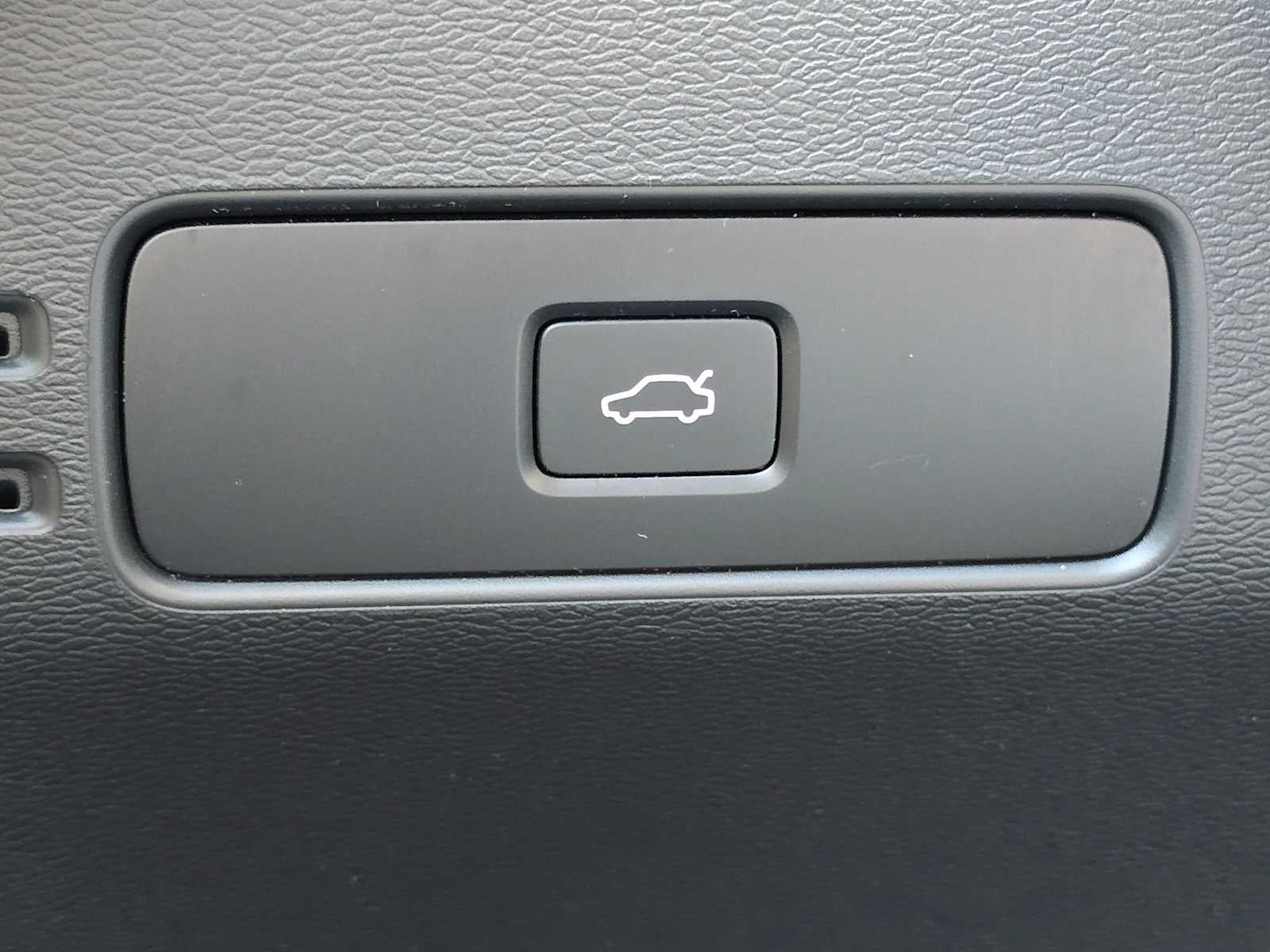 2024 Volvo XC40 Core Bright Theme