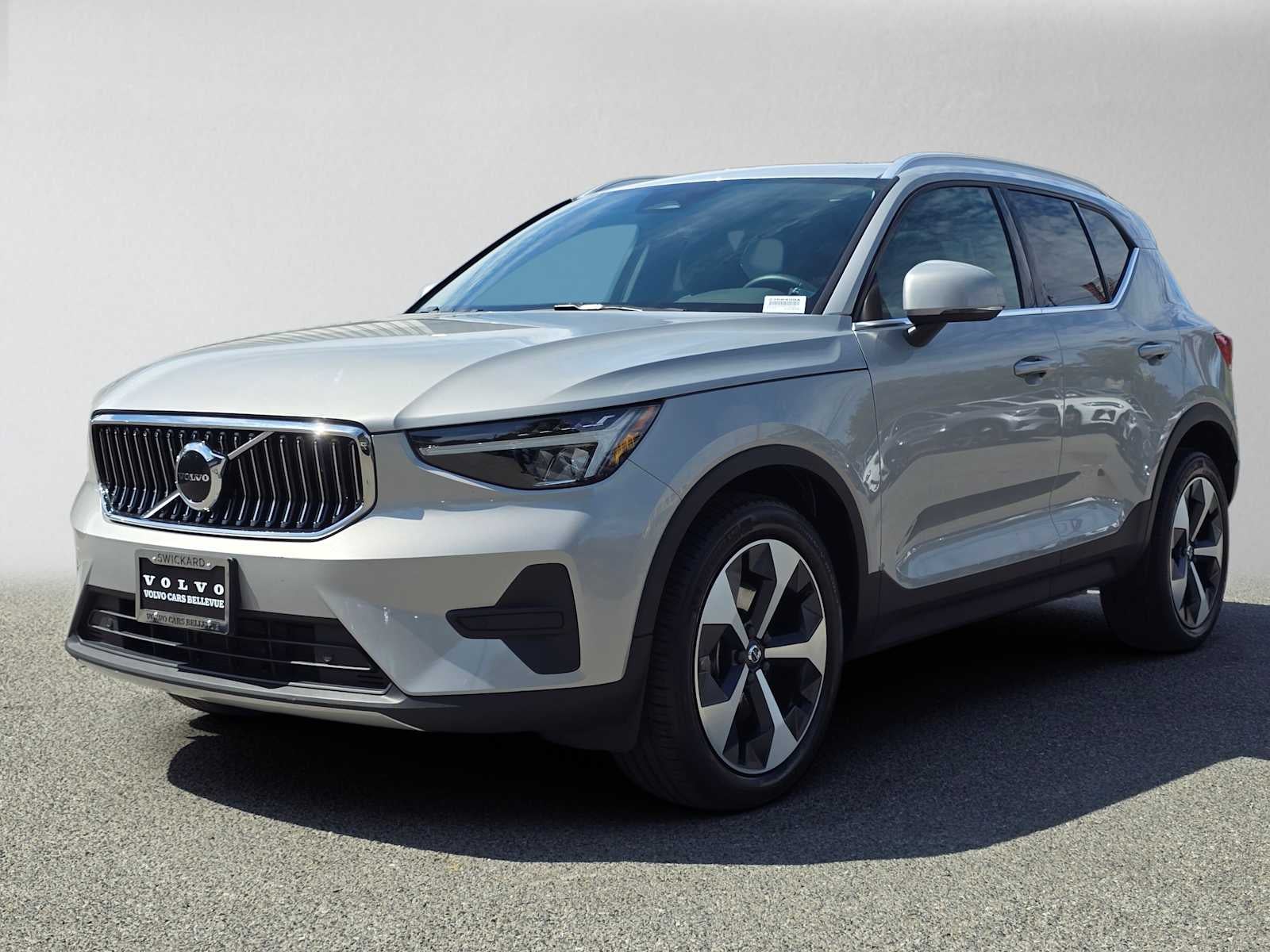 2024 Volvo XC40 Core Bright Theme