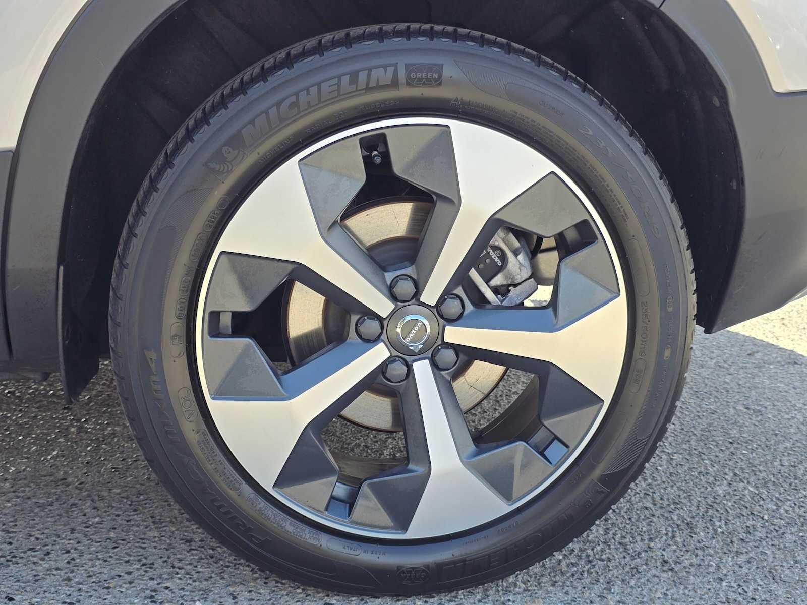 2024 Volvo XC40 Core Bright Theme