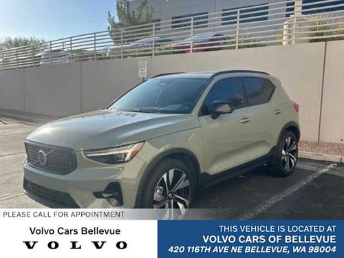 2024 Volvo XC40 Plus Dark Theme
