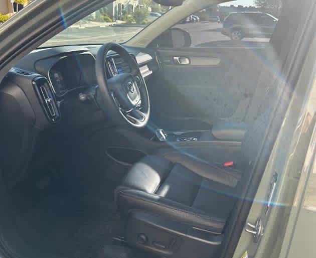 2024 Volvo XC40 Plus Dark Theme