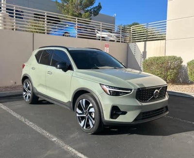 2024 Volvo XC40 Plus Dark Theme