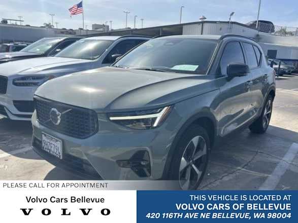 2024 Volvo XC40 Plus Dark Theme