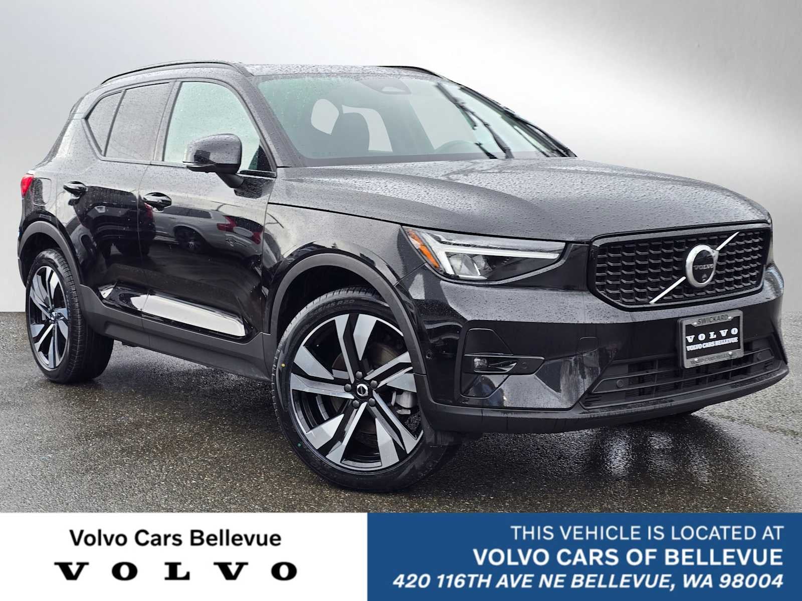 2024 Volvo XC40 Plus Dark Theme