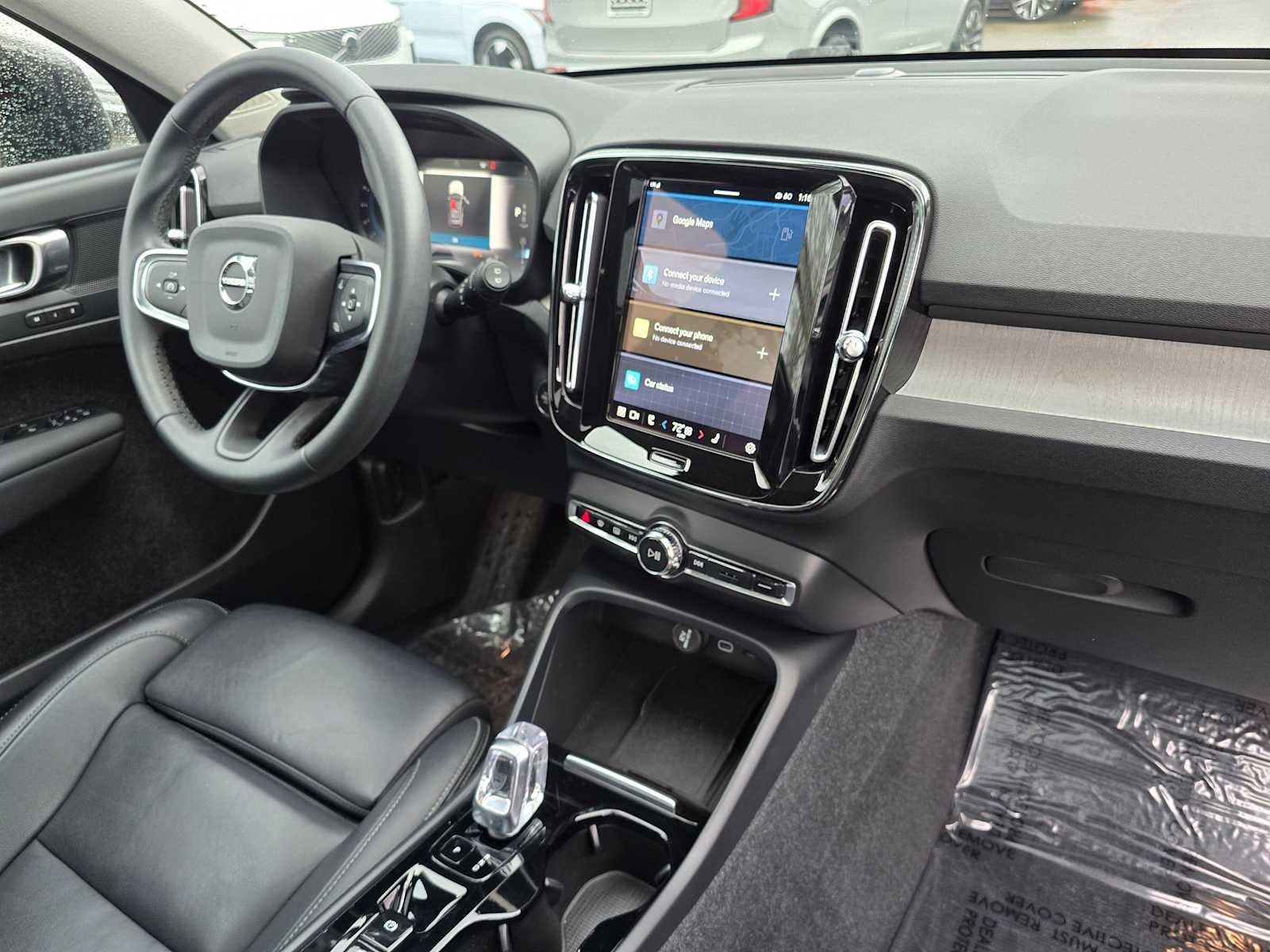 2024 Volvo XC40 Plus Dark Theme