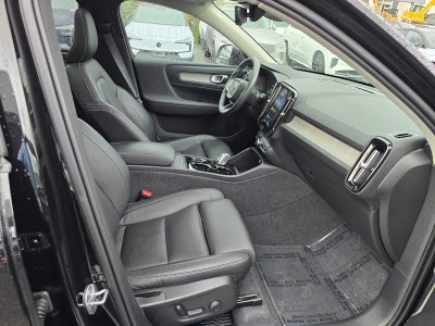 2024 Volvo XC40 Plus Dark Theme