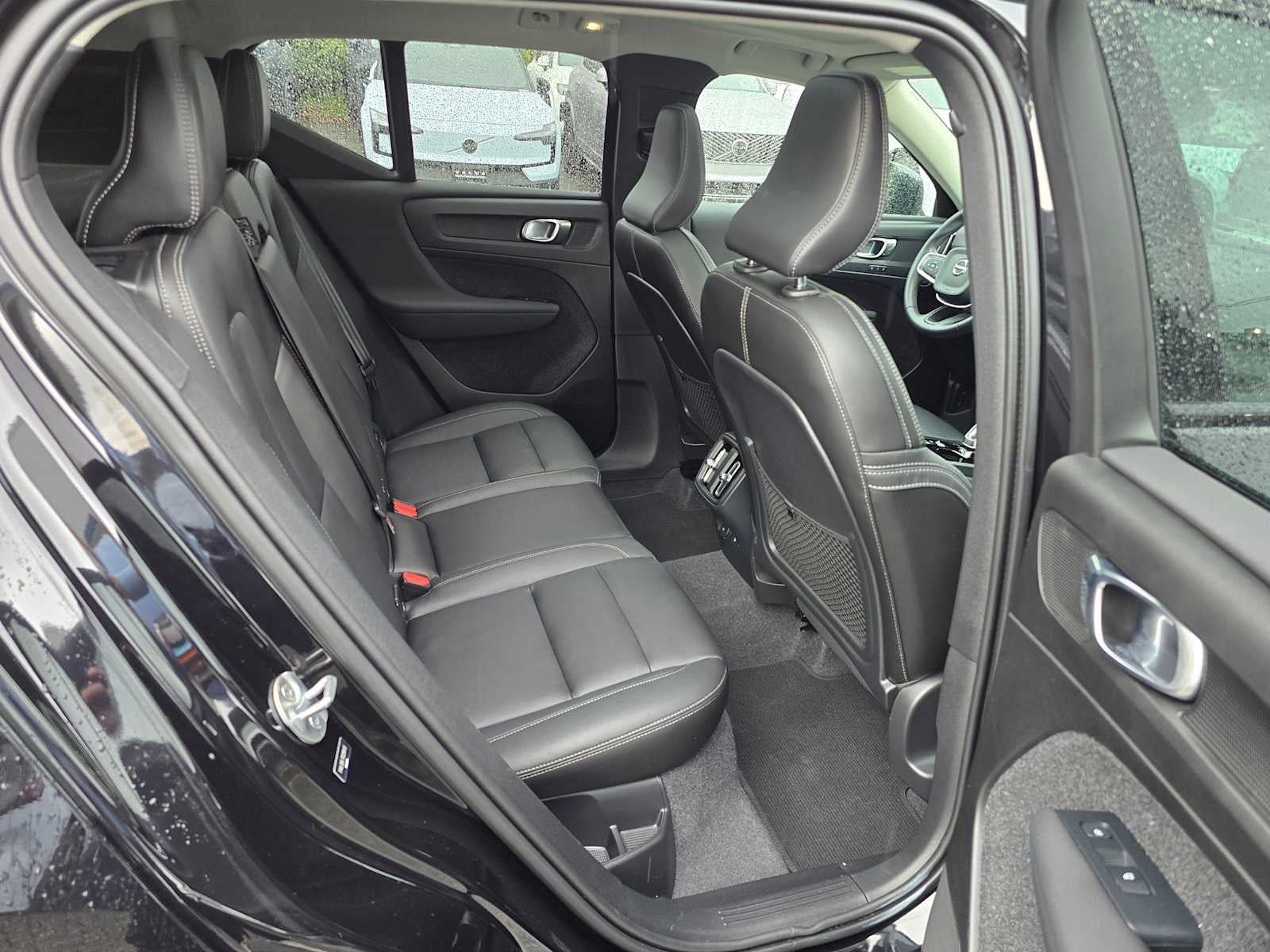 2024 Volvo XC40 Plus Dark Theme