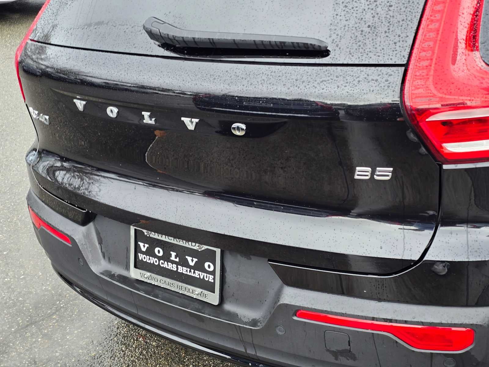 2024 Volvo XC40 Plus Dark Theme