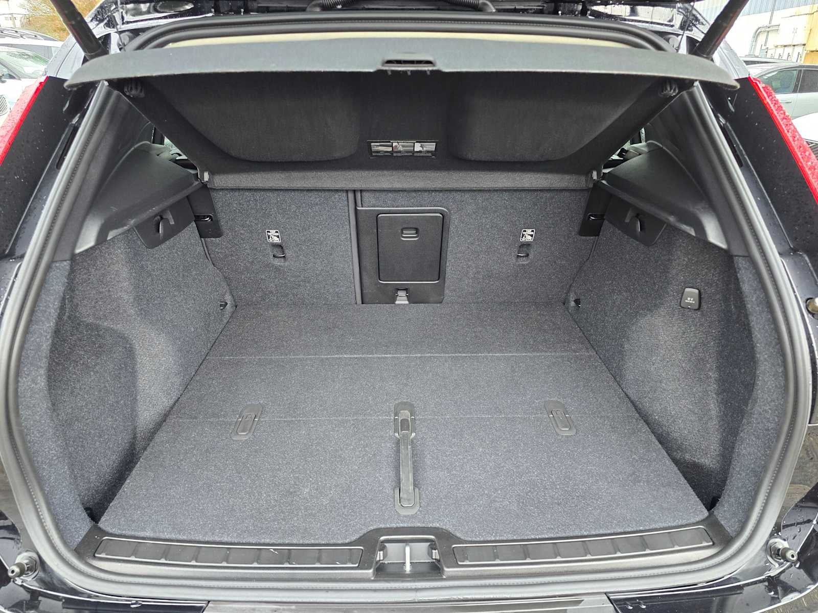 2024 Volvo XC40 Plus Dark Theme