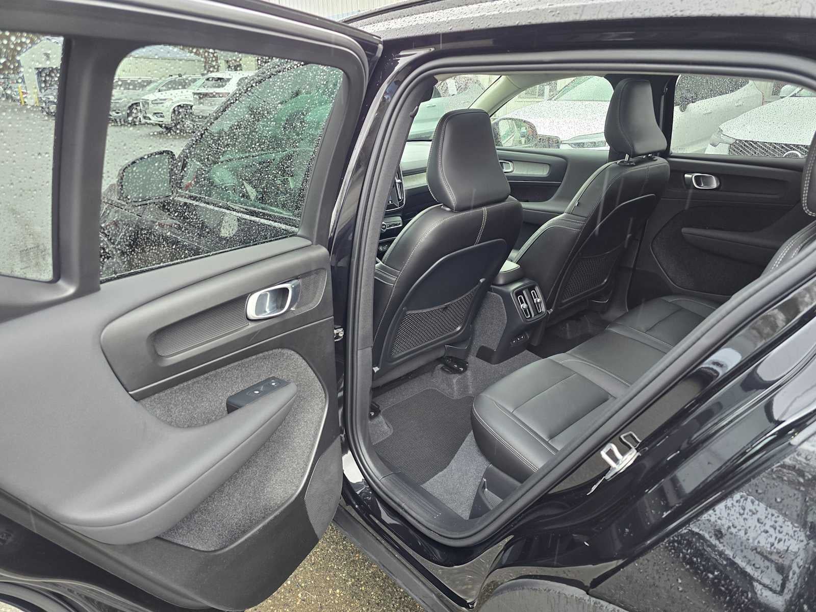 2024 Volvo XC40 Plus Dark Theme