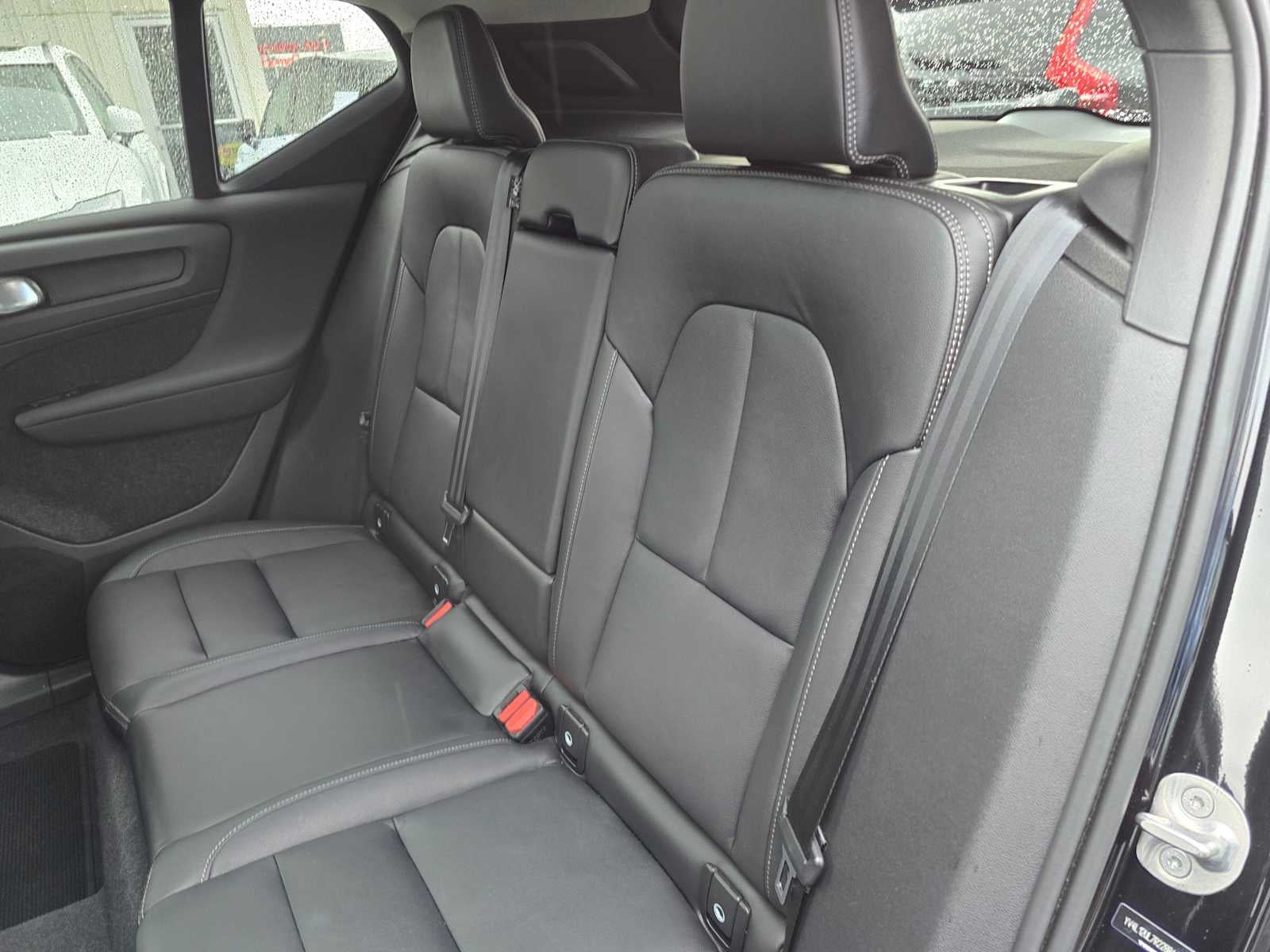 2024 Volvo XC40 Plus Dark Theme