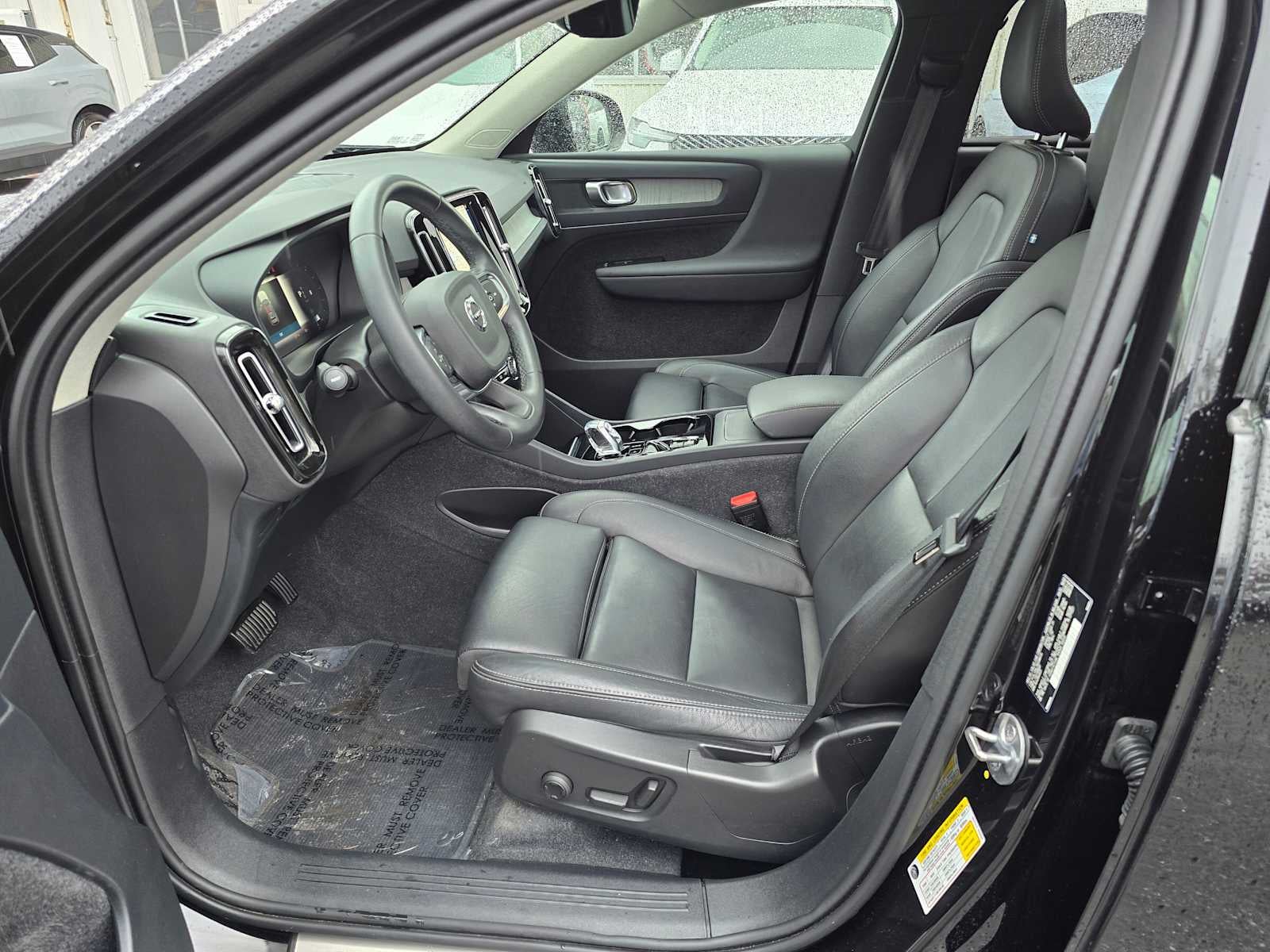 2024 Volvo XC40 Plus Dark Theme