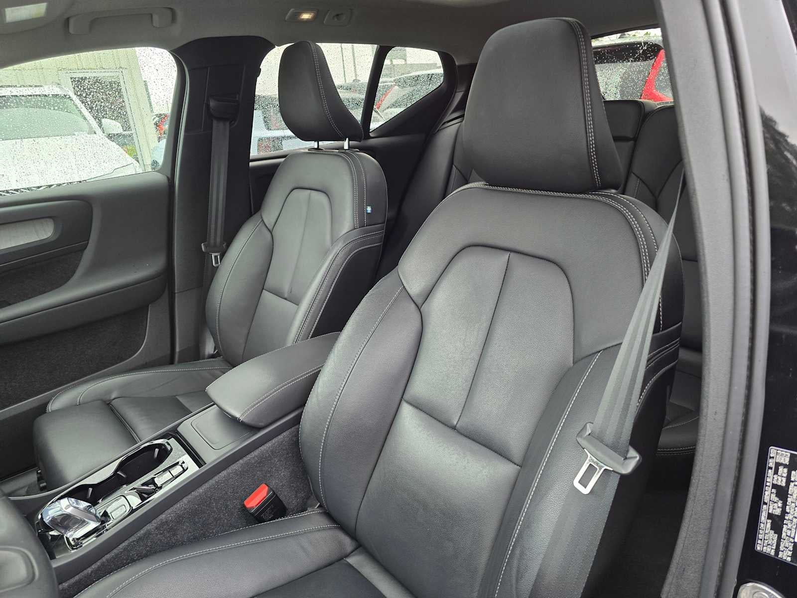 2024 Volvo XC40 Plus Dark Theme