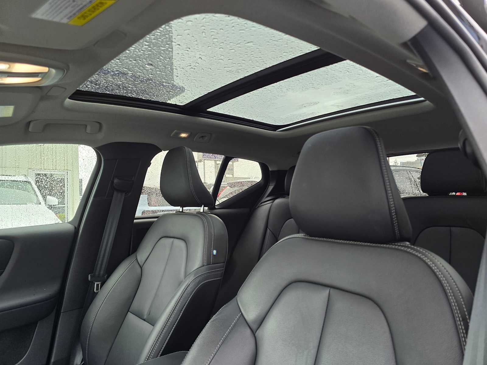 2024 Volvo XC40 Plus Dark Theme