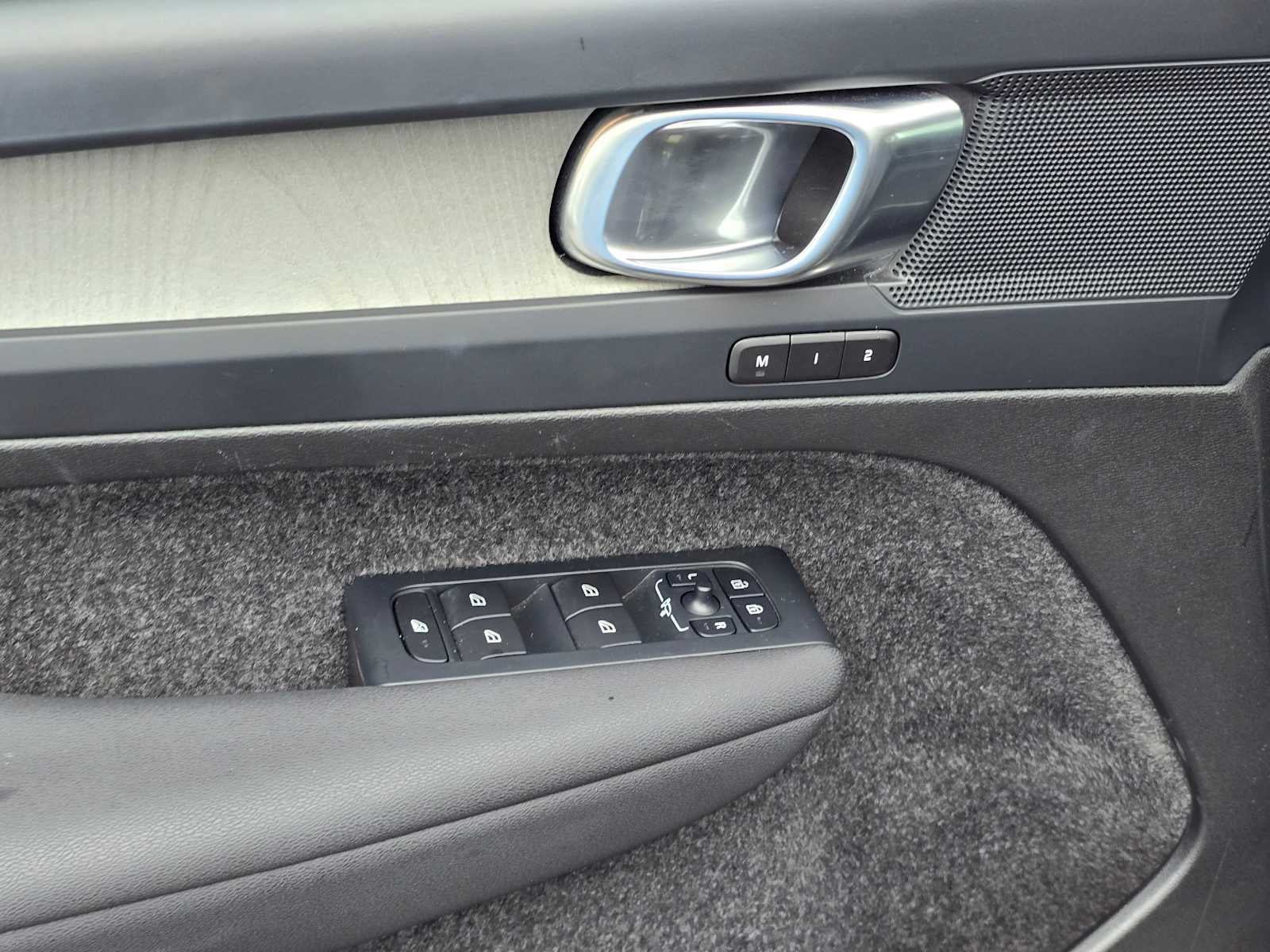 2024 Volvo XC40 Plus Dark Theme