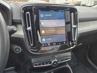 2024 Volvo XC40 Plus Dark Theme