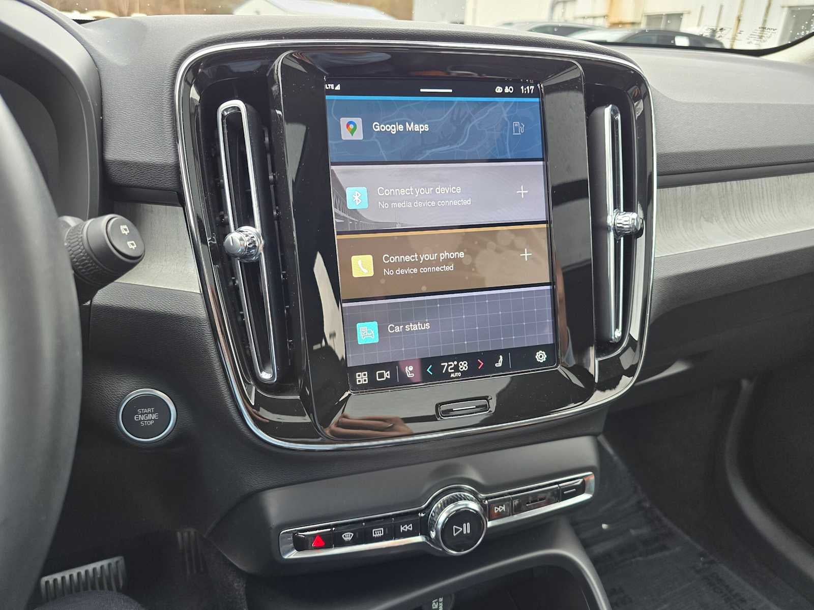 2024 Volvo XC40 Plus Dark Theme