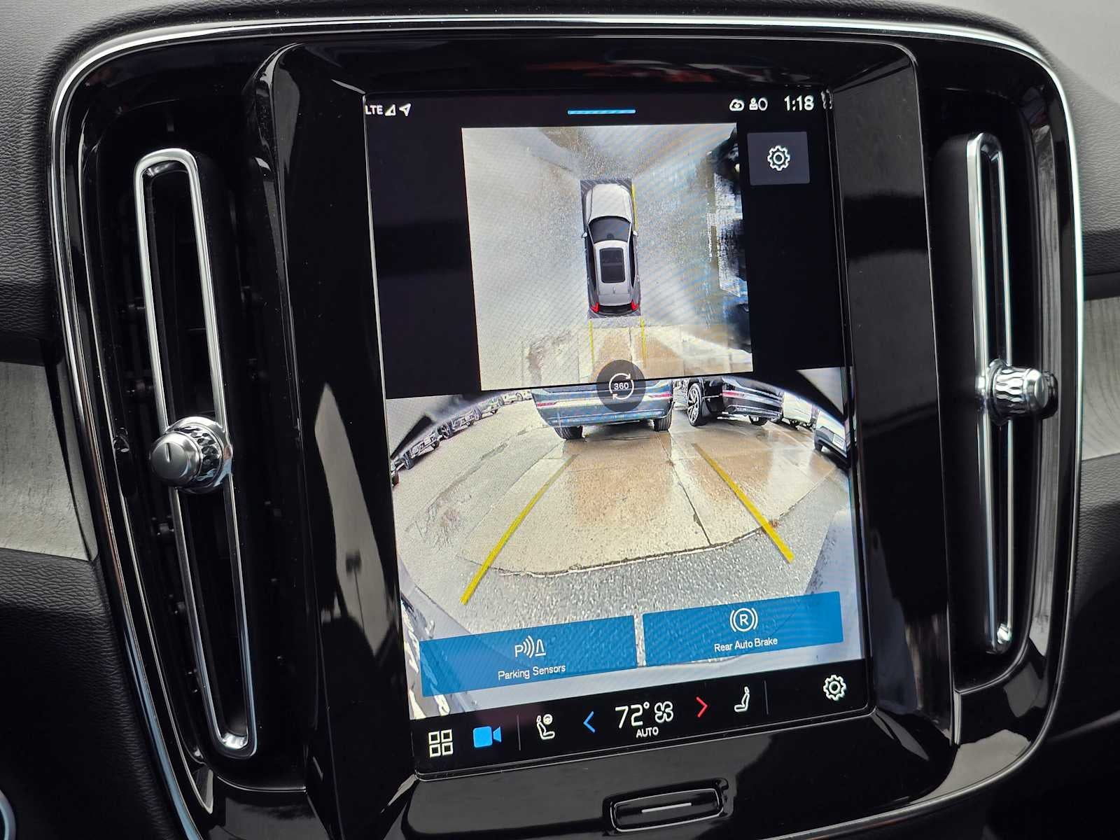 2024 Volvo XC40 Plus Dark Theme