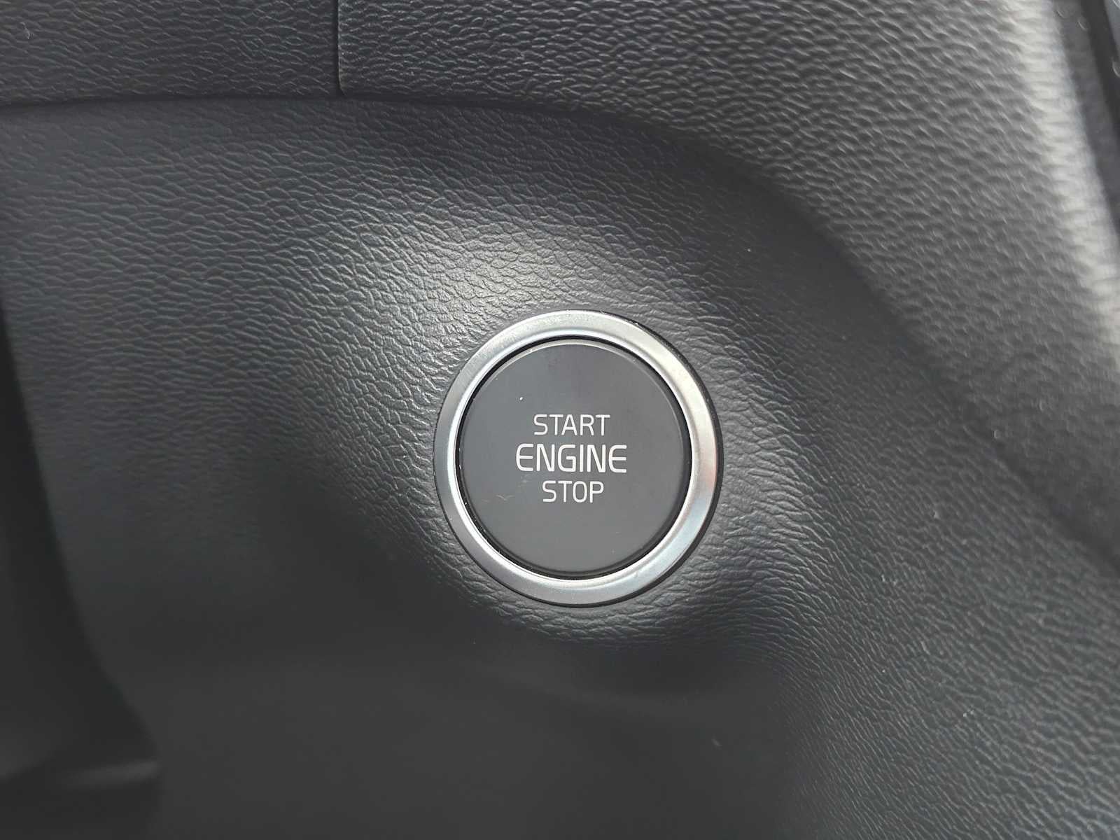 2024 Volvo XC40 Plus Dark Theme