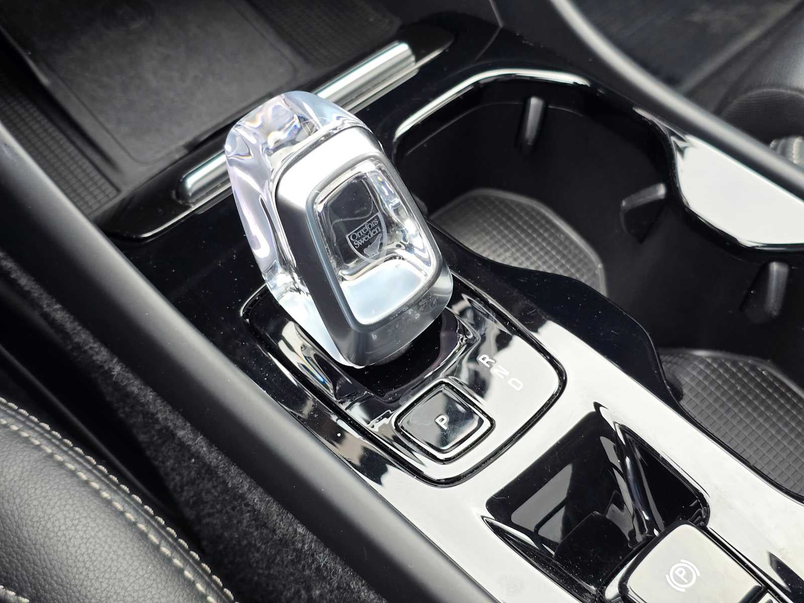 2024 Volvo XC40 Plus Dark Theme