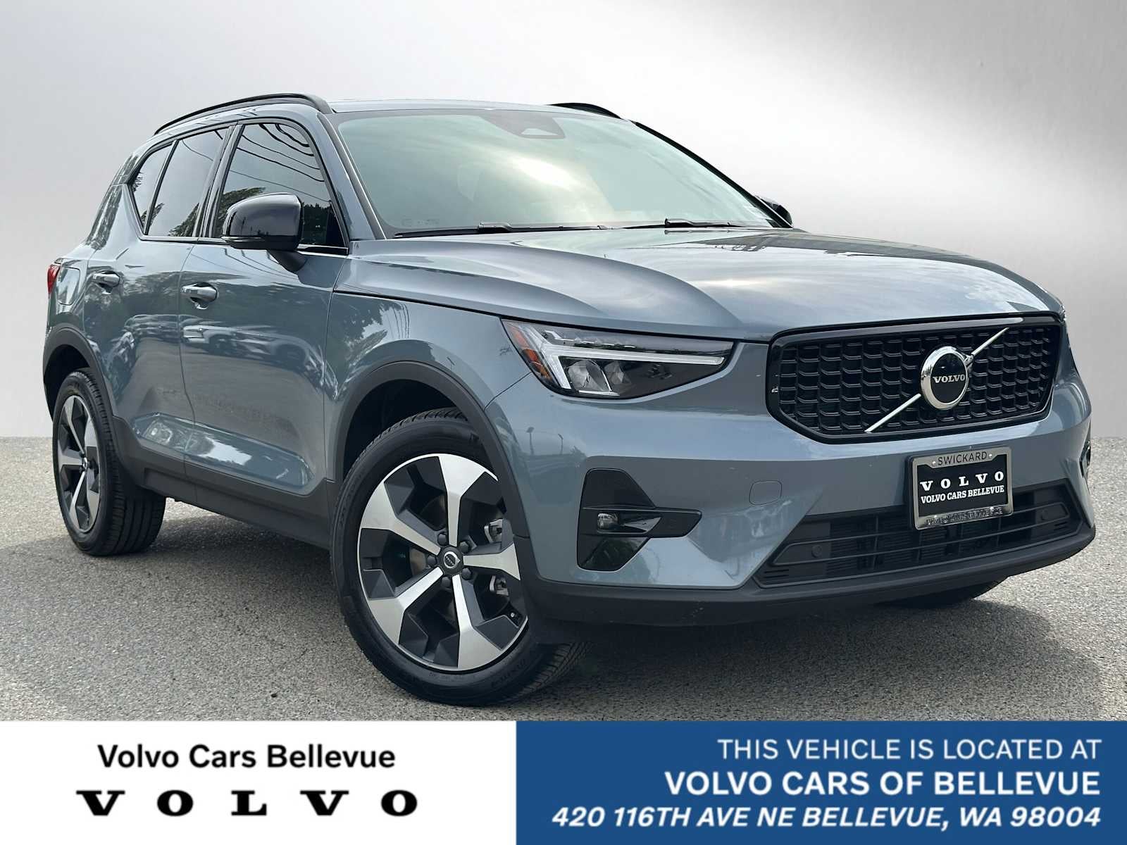 2023 Volvo XC40 Plus Dark Theme