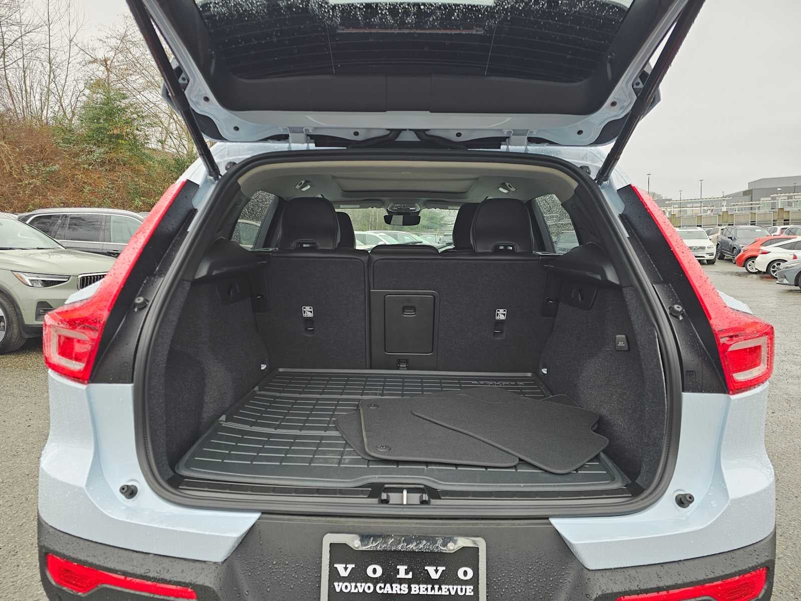 2025 Volvo XC40 Ultra Dark Theme