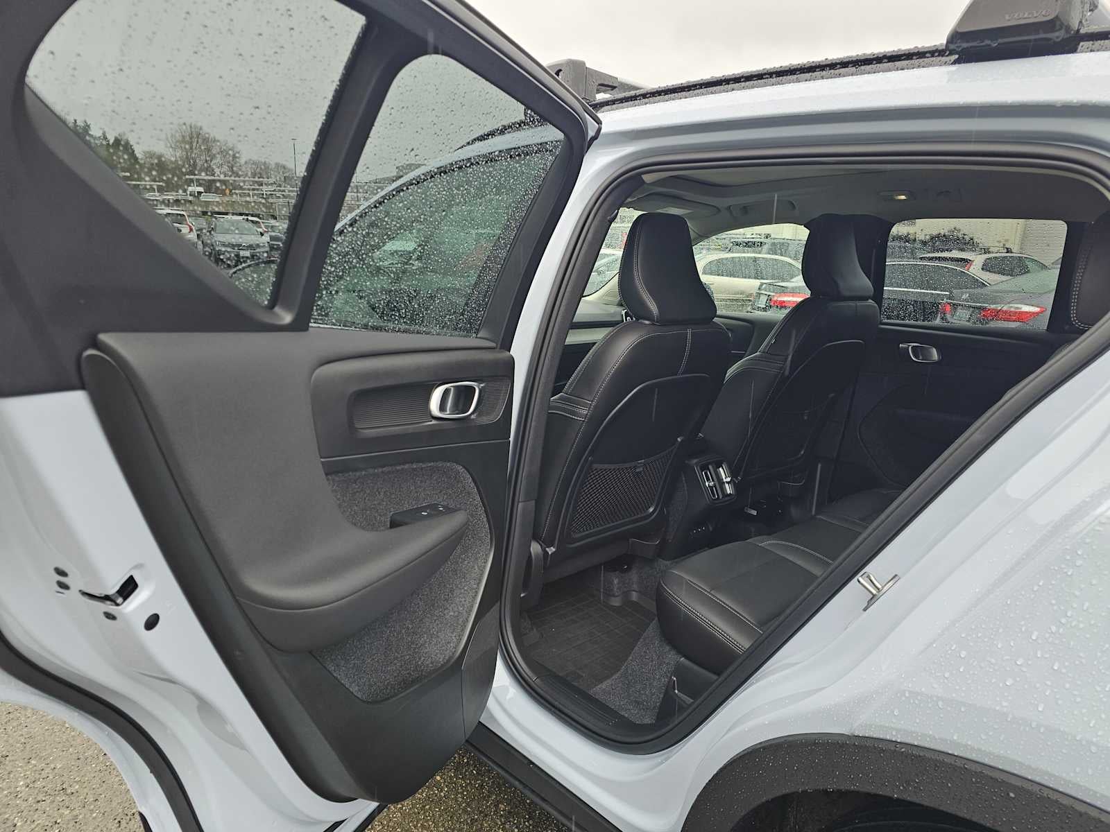 2025 Volvo XC40 Ultra Dark Theme