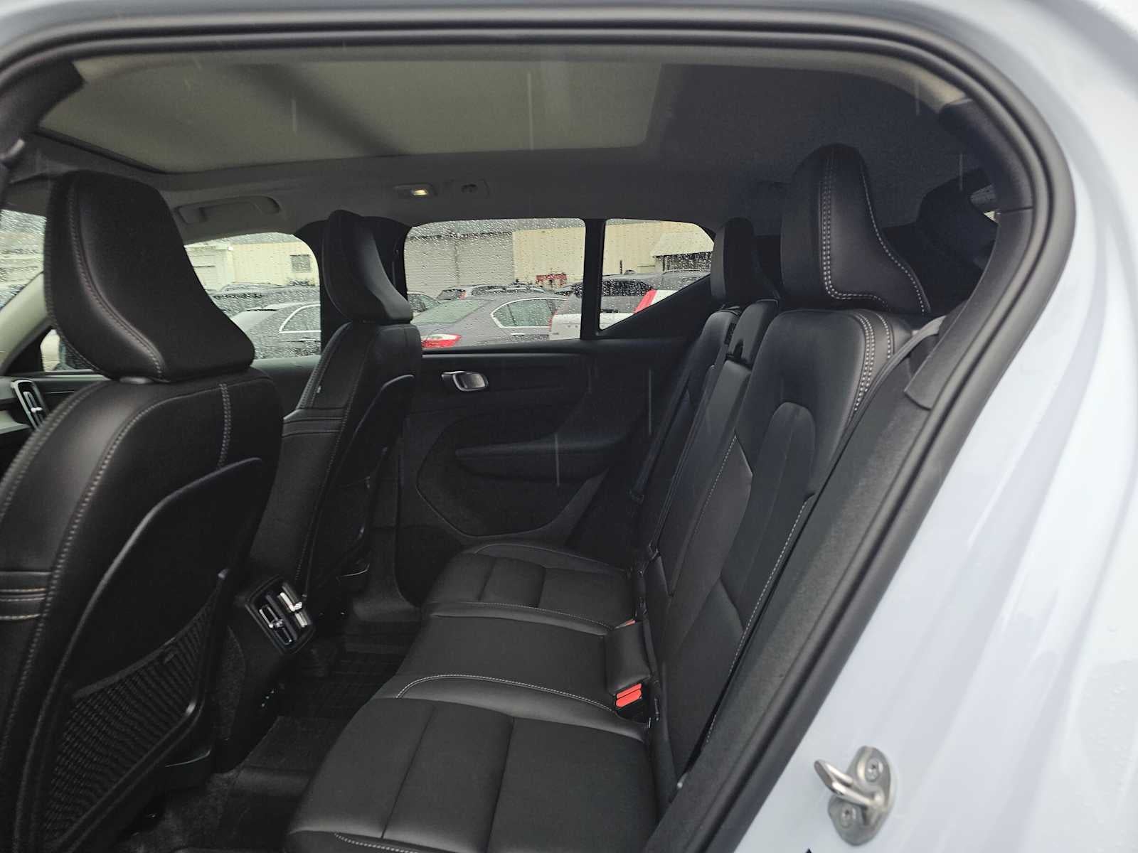 2025 Volvo XC40 Ultra Dark Theme