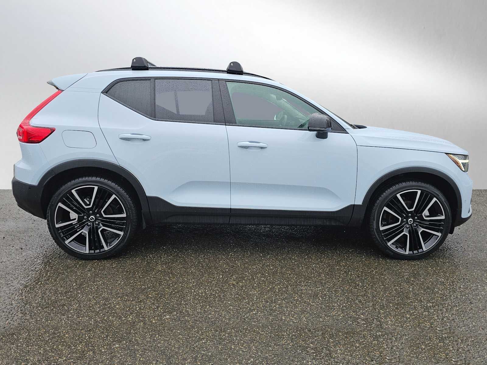 2025 Volvo XC40 Ultra Dark Theme