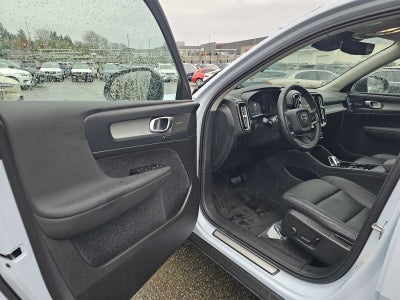 2025 Volvo XC40 Ultra Dark Theme