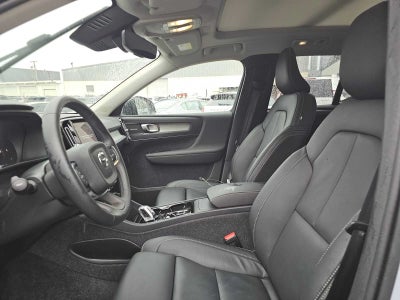 2025 Volvo XC40 Ultra Dark Theme