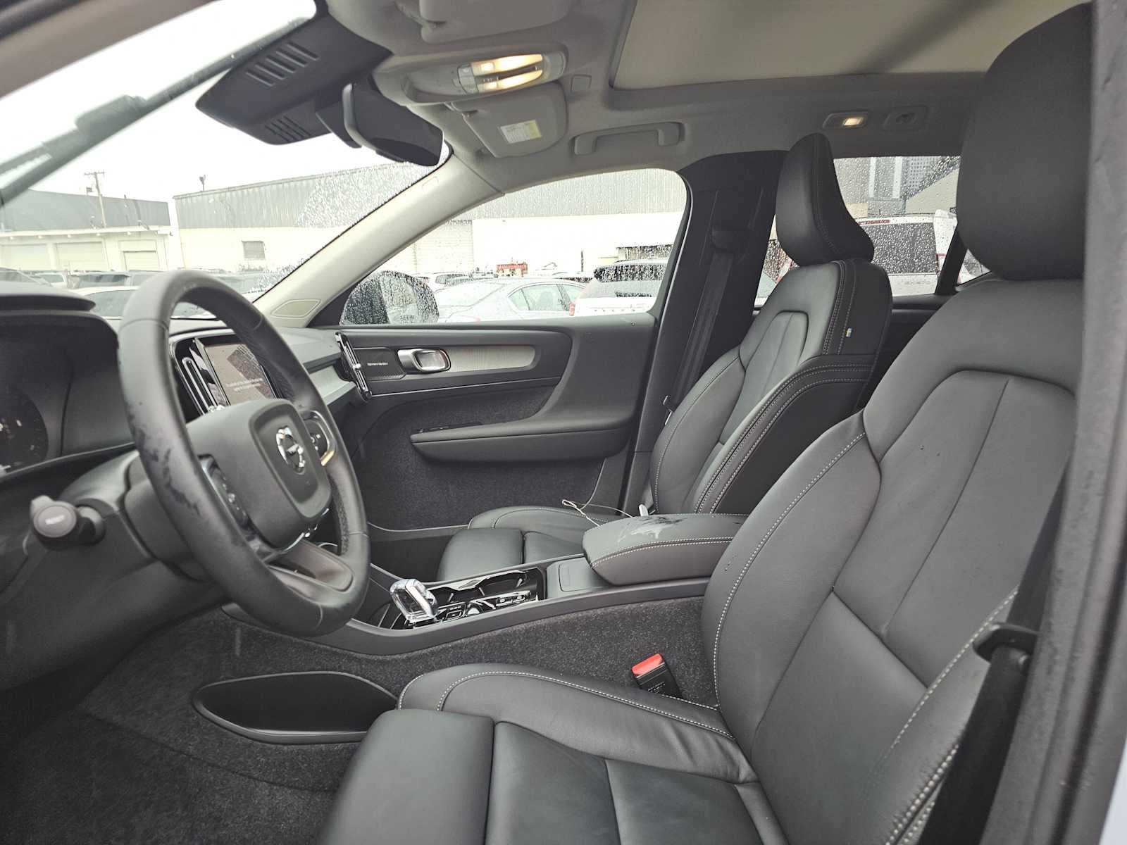 2025 Volvo XC40 Ultra Dark Theme