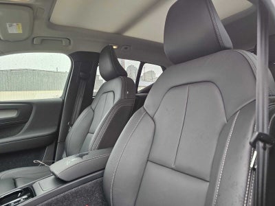 2025 Volvo XC40 Ultra Dark Theme