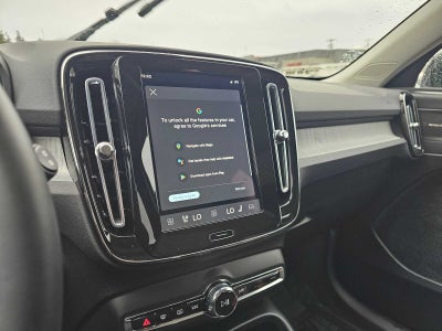 2025 Volvo XC40 Ultra Dark Theme